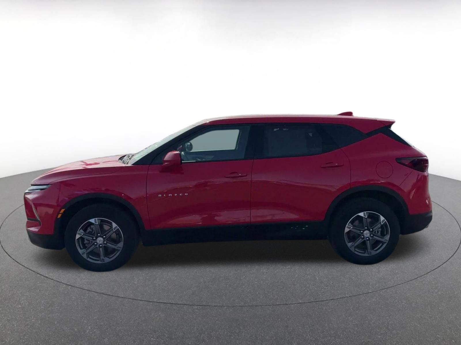 Used 2025 Chevrolet Blazer LT FWD image 8