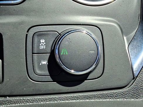 Used 2020 Chevrolet Traverse LT image 26