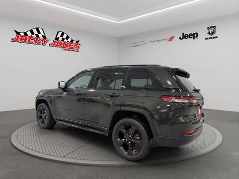 Used 2024 Jeep Grand Cherokee Limited w/ Luxury Tech Group II image 7