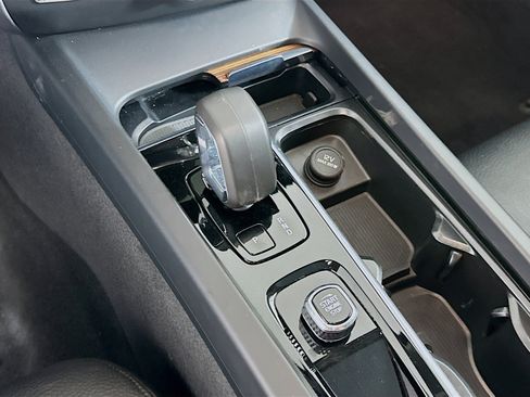 Used 2024 Volvo S60 B5 Plus image 25