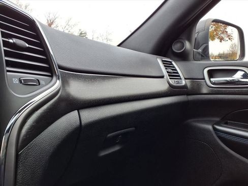 Used 2018 Jeep Grand Cherokee Laredo image 20