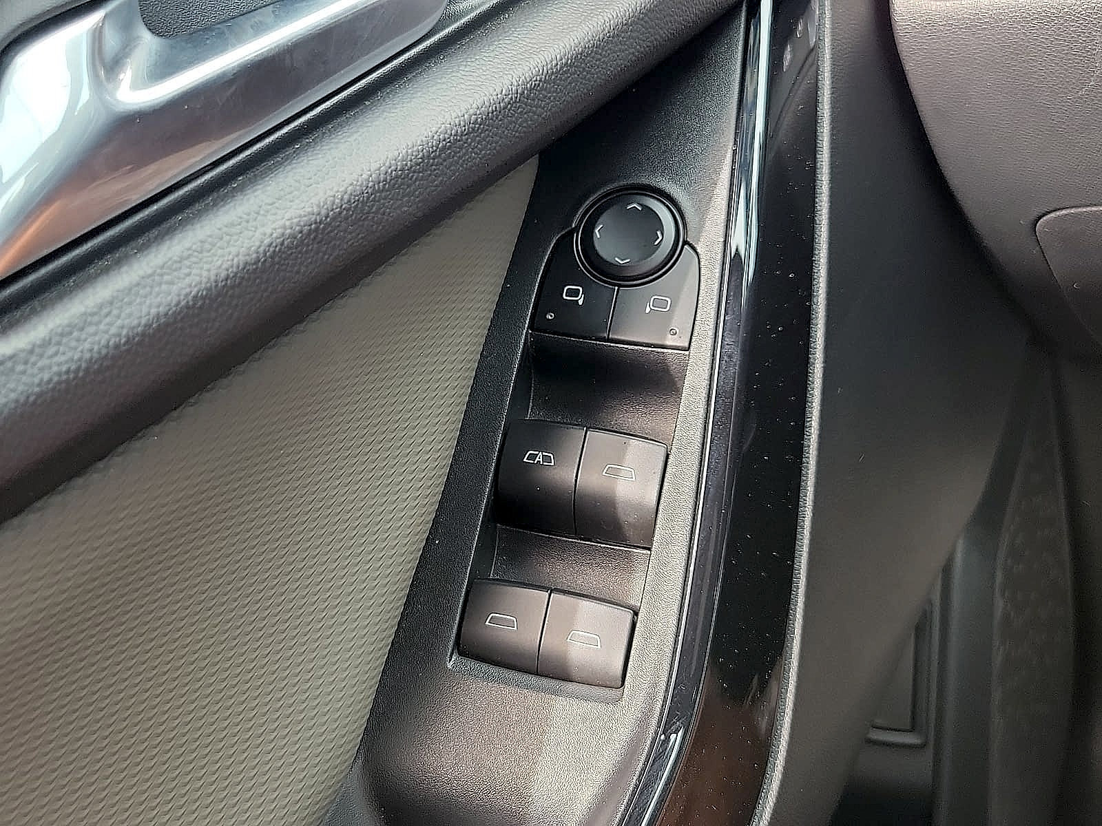 Used 2026 Chevrolet Equinox LT w/ Convenience Package II FWD image 13