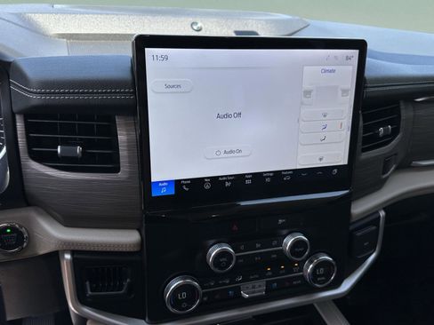 Used 2022 Ford Expedition Limited image 25