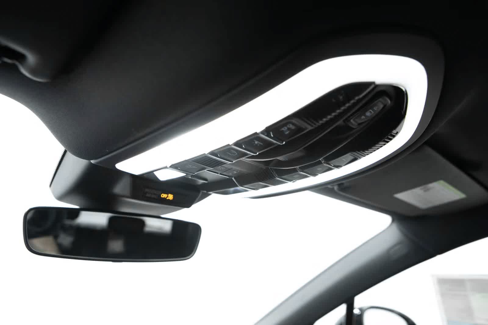 Certified 2026 Porsche Macan AWD/4WD image 24