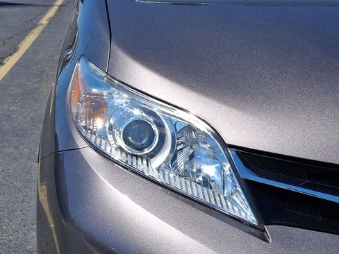 Used 2020 Toyota Sienna LE FWD image 9