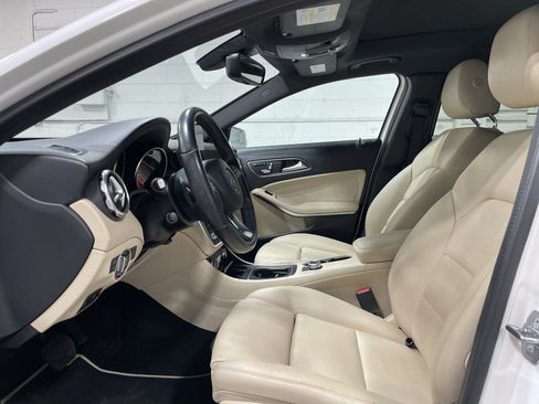 Used 2018 Mercedes-Benz GLA 250 4MATIC w/ Premium Package image 9