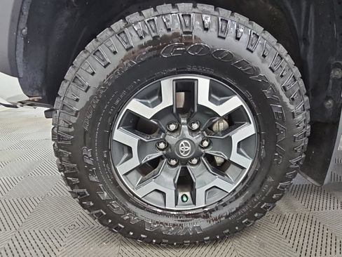 Used 2023 Toyota Tacoma TRD Off-Road AWD/4WD image 43