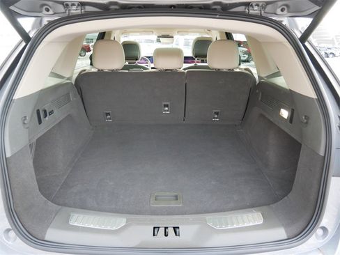 Used 2024 Lincoln Nautilus Premier w/ Equipment Group 102A image 9