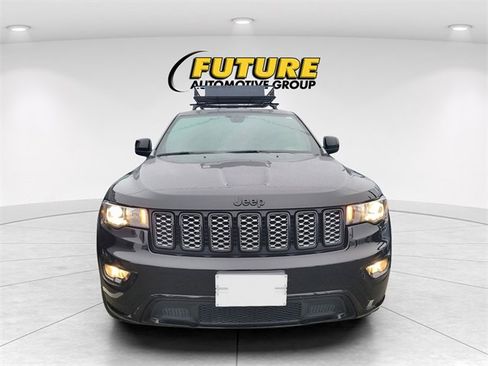 Used 2020 Jeep Grand Cherokee Altitude image 2
