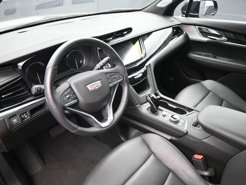 Used 2025 Cadillac XT6 Premium Luxury AWD/4WD image 20