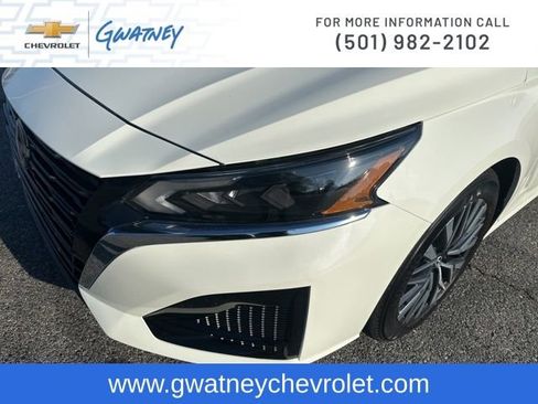 Used 2025 Nissan Altima 2.5 SV image 14