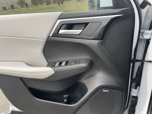 Used 2025 Mitsubishi Outlander SE image 35