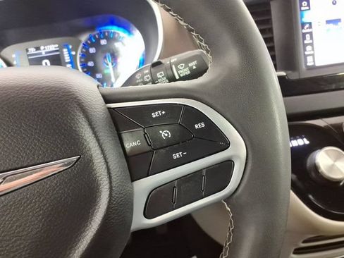Used 2023 Chrysler Voyager LX FWD image 17
