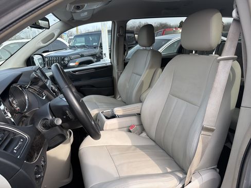 Used 2013 Chrysler Town & Country Touring image 16