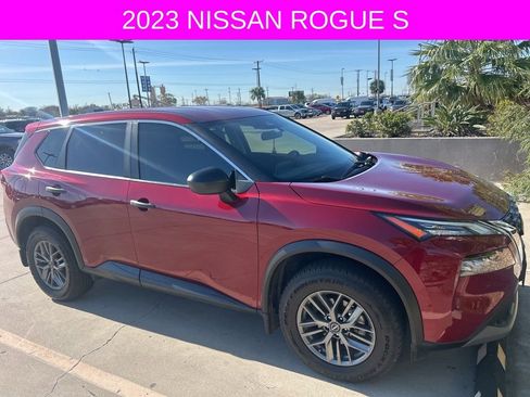 Used 2023 Nissan Rogue S image 2