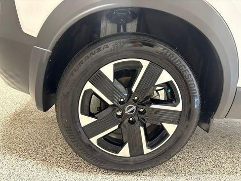 Used 2025 Nissan Kicks SV AWD/4WD image 32
