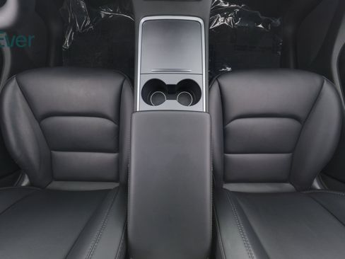 Used 2022 Tesla Model Y Long Range image 24