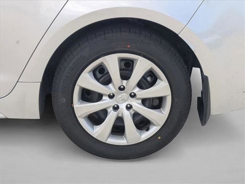Used 2025 Toyota Corolla LE image 6