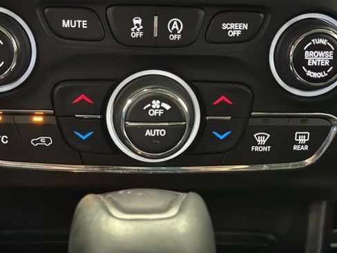 Used 2021 Jeep Cherokee Limited w/ Elite Package AWD/4WD image 18