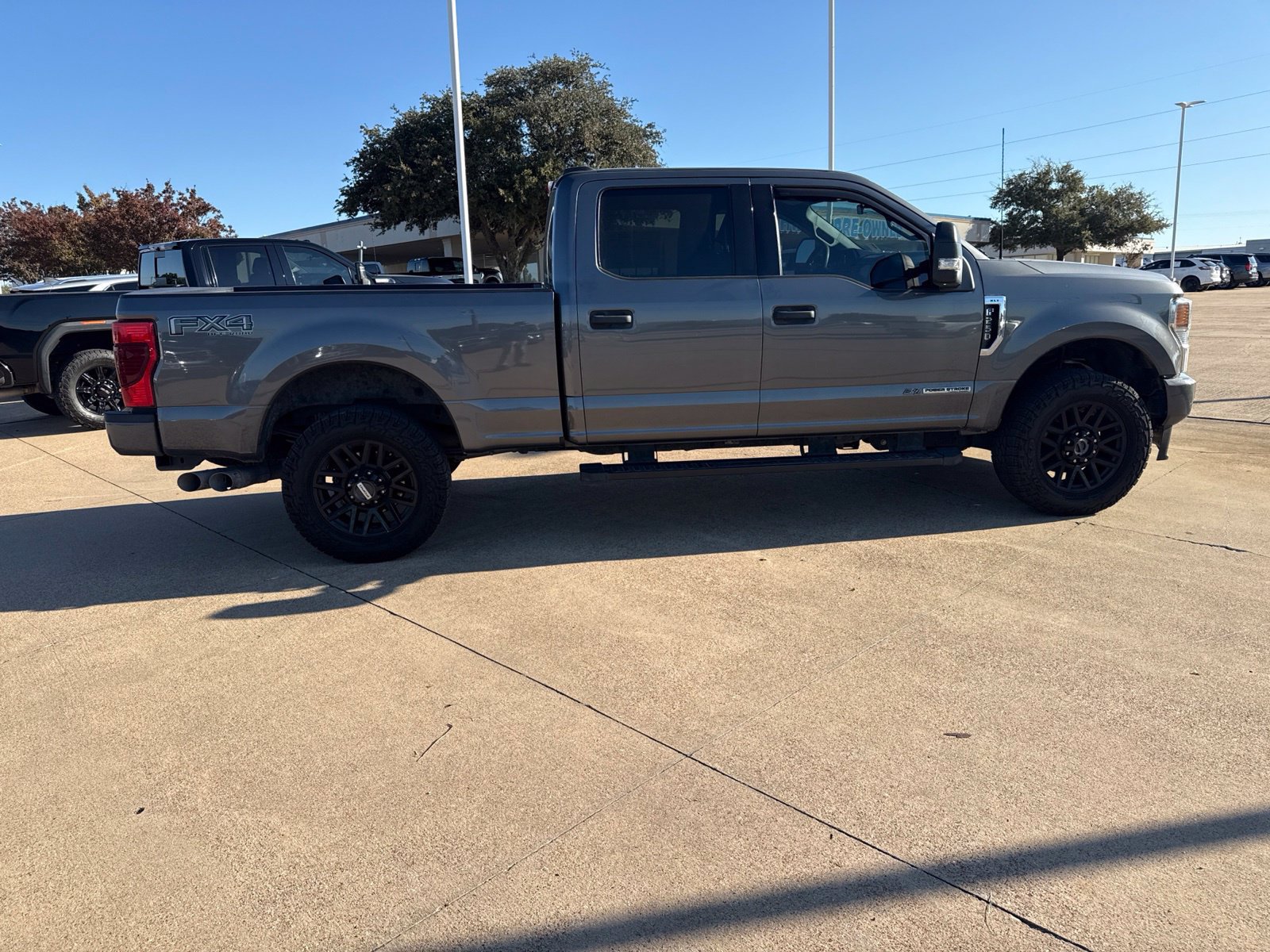 Used 2022 Ford F250 XLT w/ Black Appearance Package AWD/4WD image 8