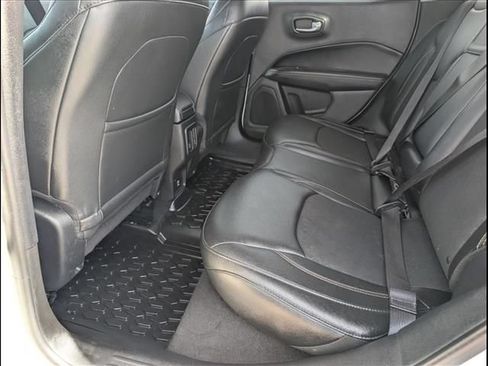 Used 2018 Jeep Compass Latitude FWD image 10