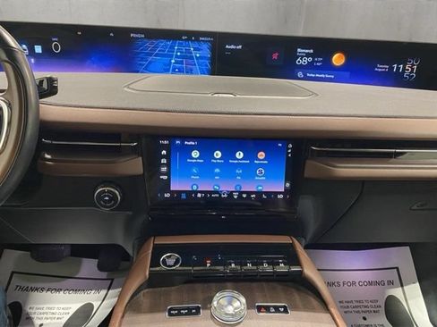 Certified 2025 Lincoln Navigator Reserve AWD/4WD image 15