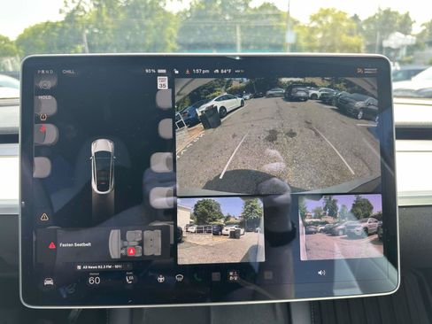 Used 2021 Tesla Model Y Long Range AWD/4WD image 24
