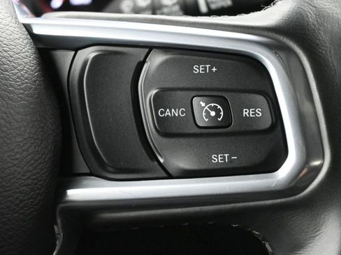 Used 2022 Jeep Wrangler Unlimited Sahara AWD/4WD image 7