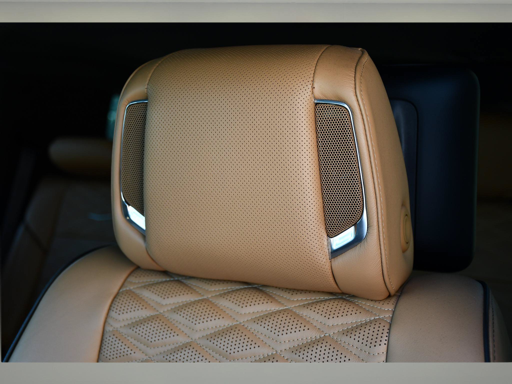 Used 2021 Cadillac Escalade Premium Luxury AWD/4WD image 35