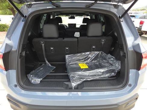 New 2026 Honda Pilot Black Edition image 9