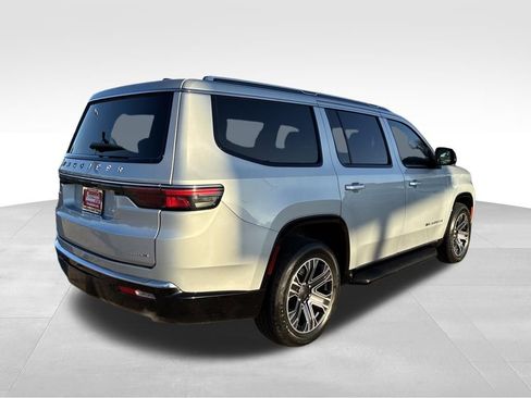 Used 2024 Jeep Wagoneer Series II w/ Flexible Seating Group AWD/4WD image 5