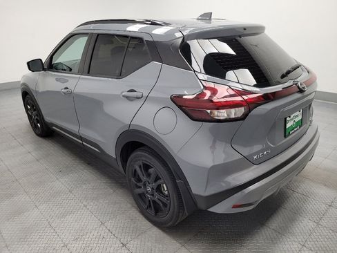 Used 2023 Nissan Kicks SR w/ SR Premium Package FWD image 3