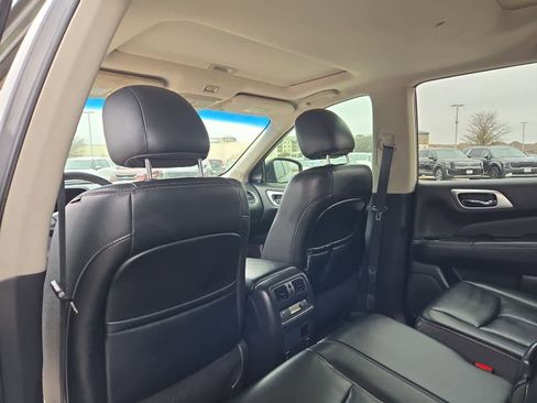 Used 2016 Nissan Pathfinder SL w/ SL Premium Package image 17
