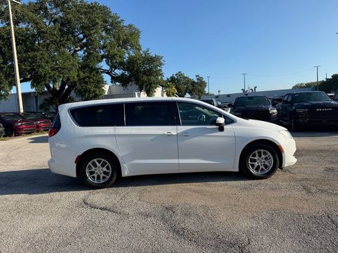 Certified 2023 Chrysler Voyager LX FWD image 7