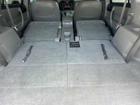 Used 2013 Toyota Highlander Plus FWD image 18