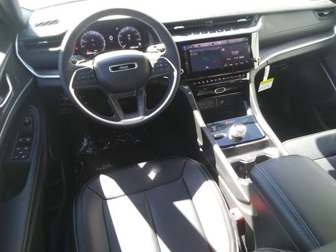 New 2026 Jeep Grand Cherokee Limited AWD/4WD image 13