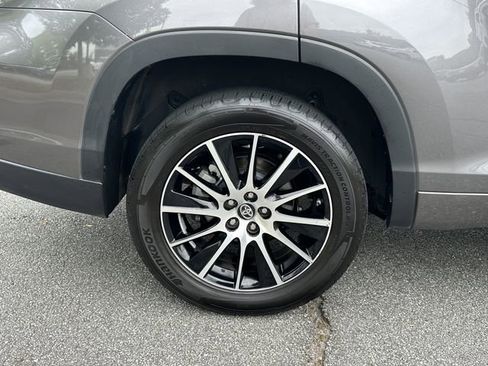 Used 2018 Toyota Highlander SE FWD image 19