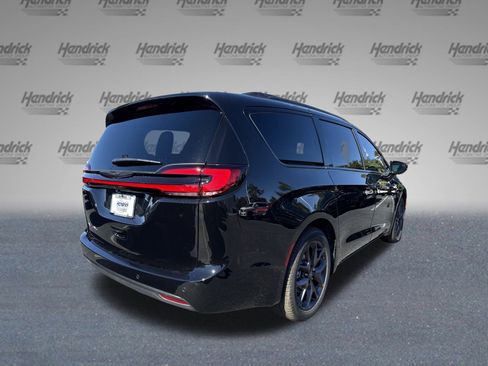 New 2026 Chrysler Pacifica Select w/ S Appearance Package image 8