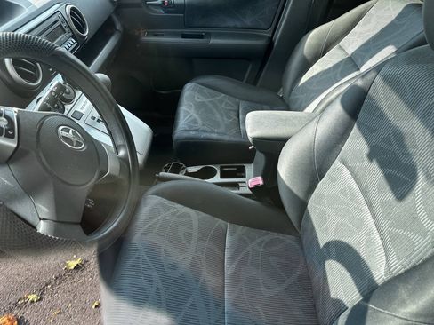 Used 2011 Scion xB FWD image 9