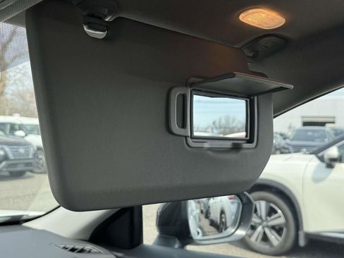 Used 2025 Nissan Rogue SV image 8