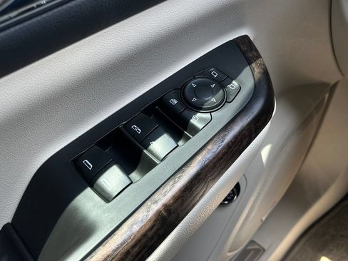 Used 2021 GMC Acadia Denali w/ Denali Technology Package FWD image 26
