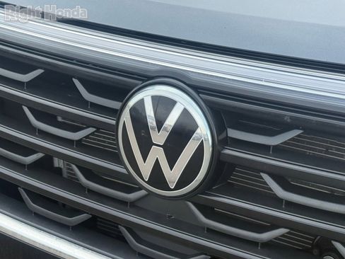 Used 2025 Volkswagen Atlas Cross Sport SE image 31