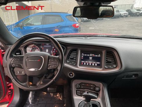 Used 2023 Dodge Challenger SXT RWD image 14