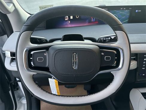 New 2025 Lincoln Navigator Reserve image 14