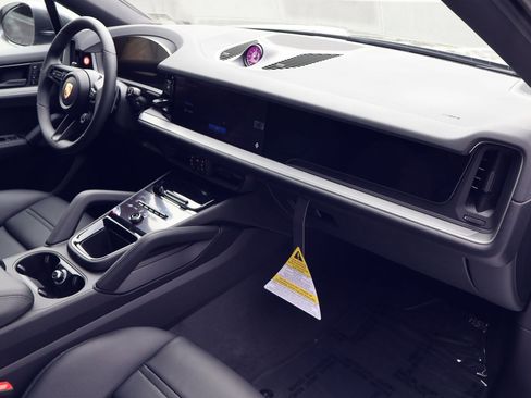 New 2026 Porsche Cayenne image 25
