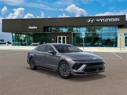 Certified 2025 Hyundai Sonata SEL FWD image 2