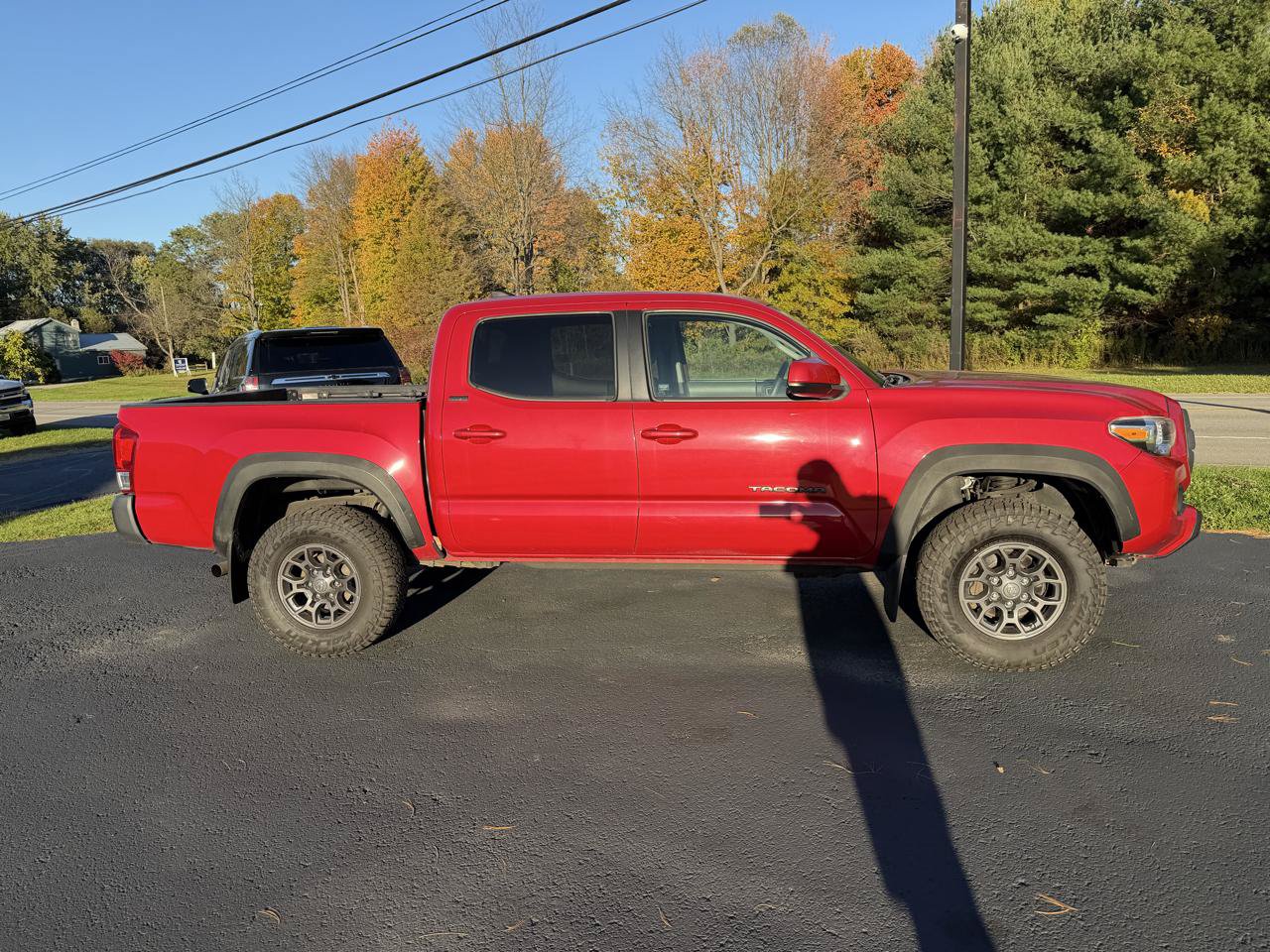 Used 2017 Toyota Tacoma SR5 w/ Tow Package AWD/4WD image 4