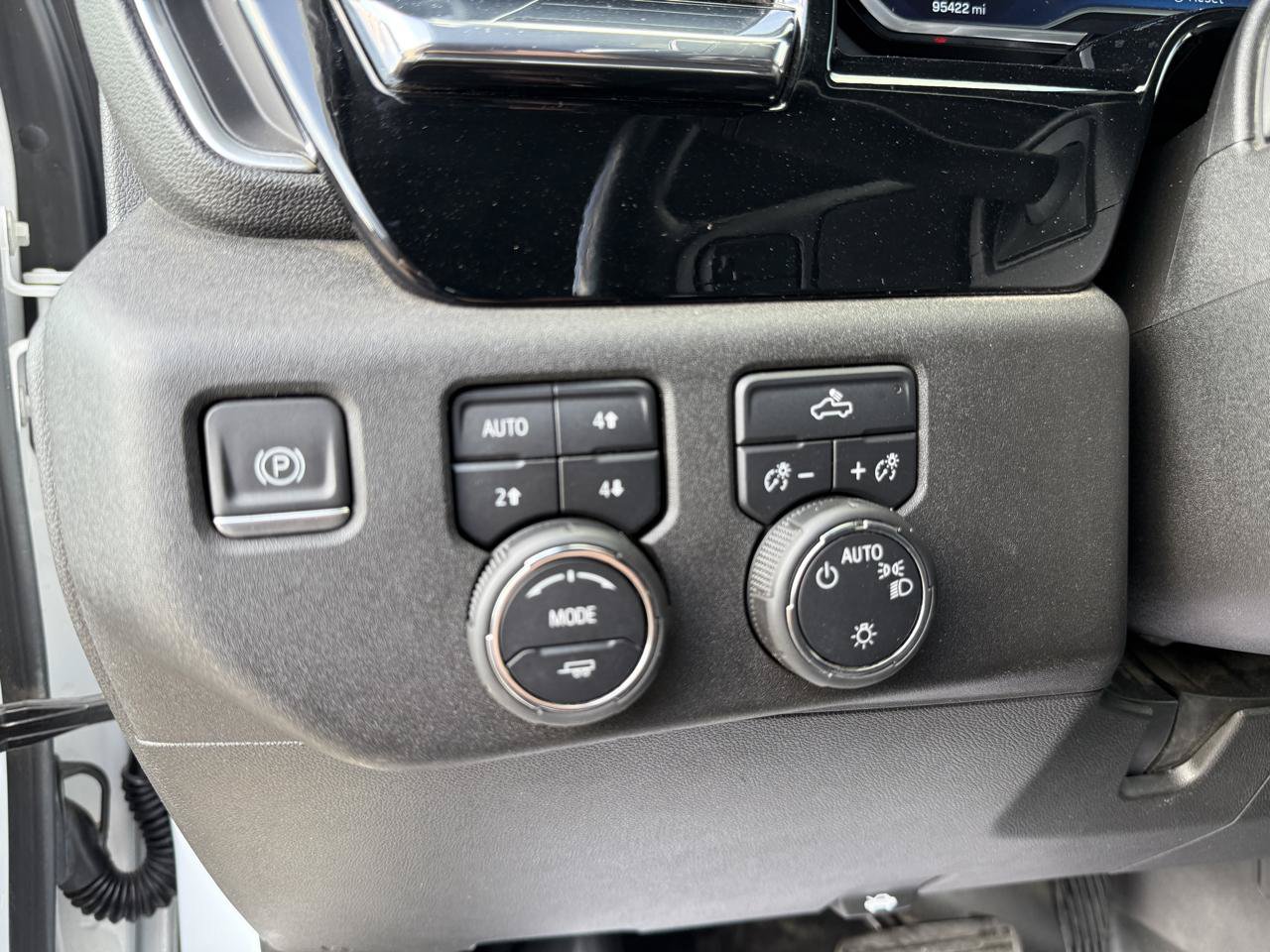Used 2024 Chevrolet Silverado 2500 LT AWD/4WD image 18