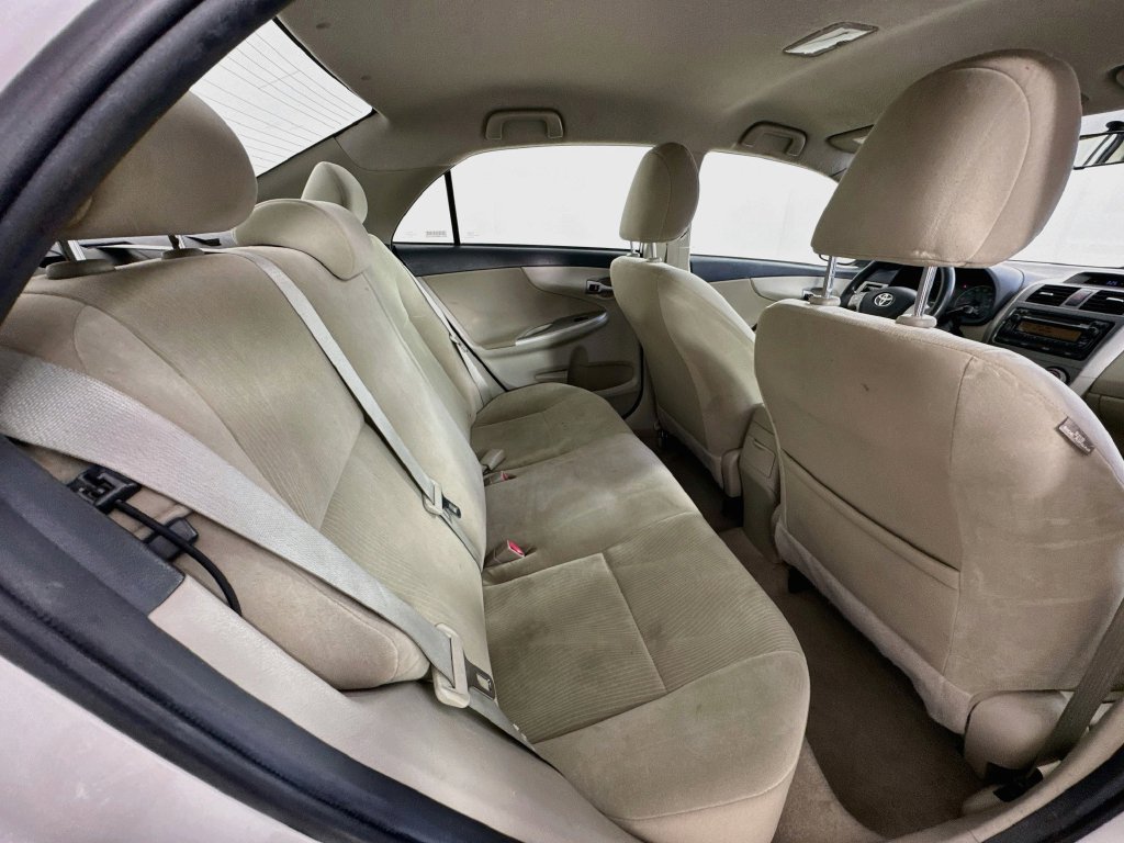Used 2012 Toyota Corolla LE FWD image 30
