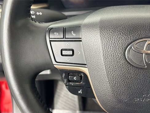 Certified 2023 Toyota Crown Limited image 18